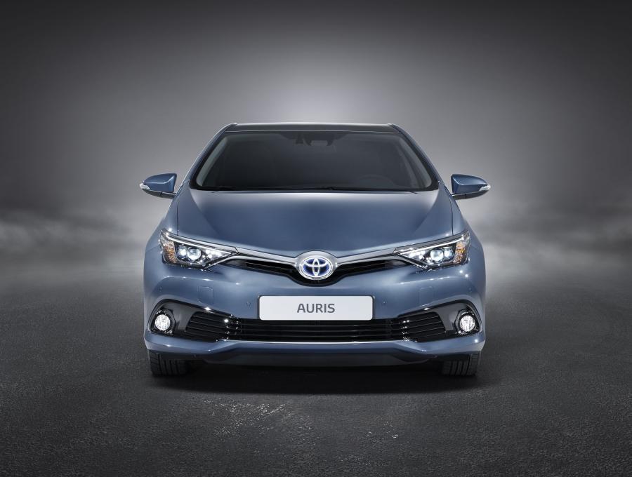  Toyota Auris Hybrid 2015 года  (фото 4 из 31)